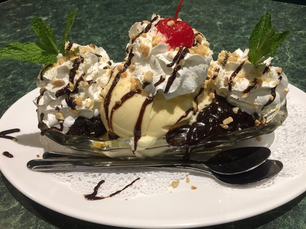 Deluxe Hot Fudge Brownie Sundae | CAFE 50's