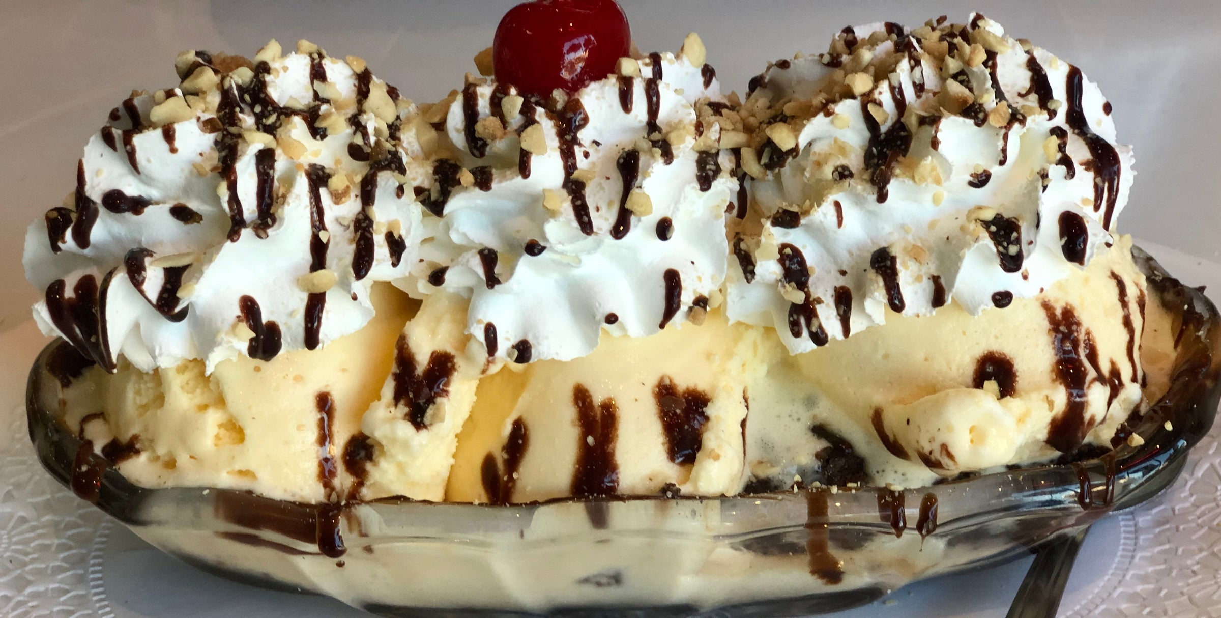 Deluxe Hot Fudge Brownie Sundae | CAFE 50's